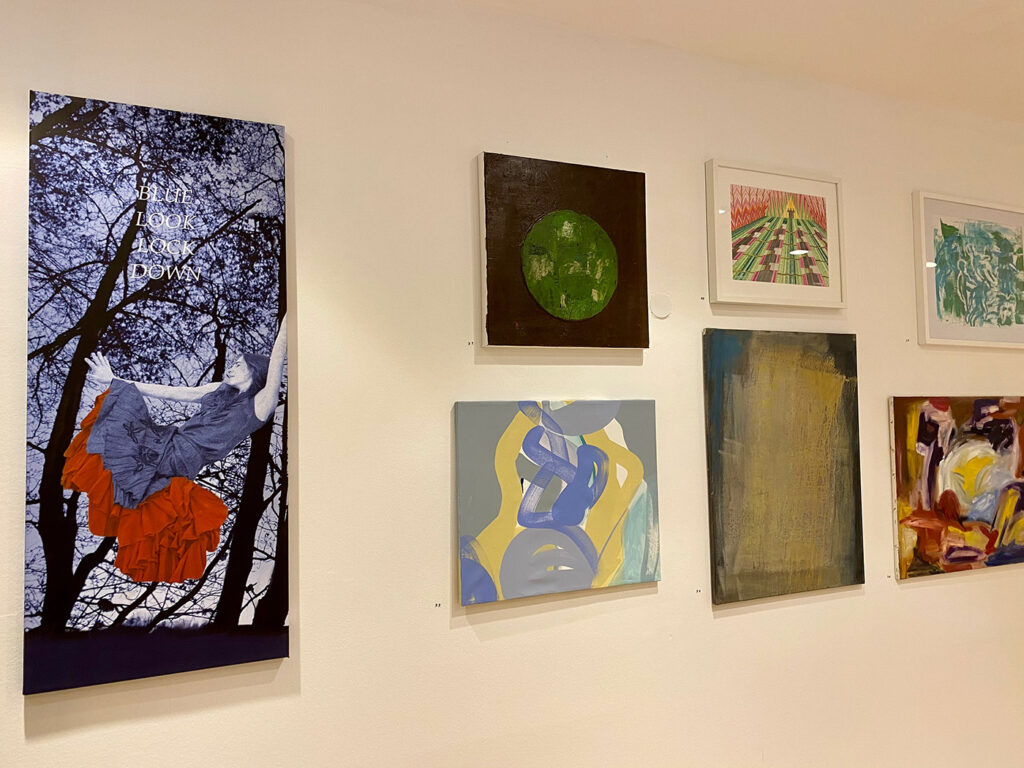 2. Bild von links, unten: o.T. – 2020 – Acryl auf Leinwand – 50 x 60 cm von Uta Schirin in der Ausstellung "Die Poesie des Lockdown" im Kunstladen des Kulturwerk Aachen e.V.